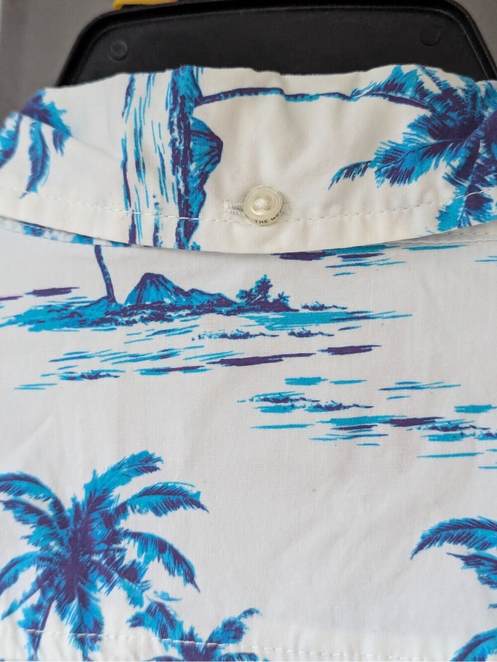 Chubbies Men M White Blue Palm Tree AOP Button Up Weekender Shirt 21x30 Tropical - Picture 8 of 9